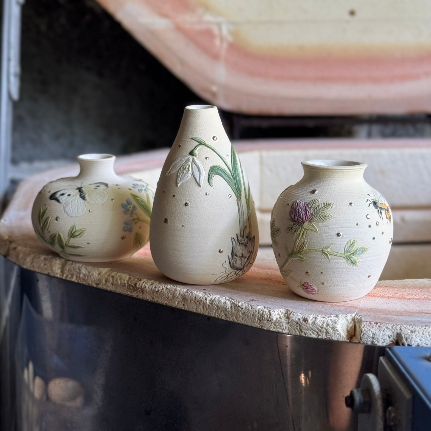 Botanical Vase: Forget-me-not & Cabbage White #4106
