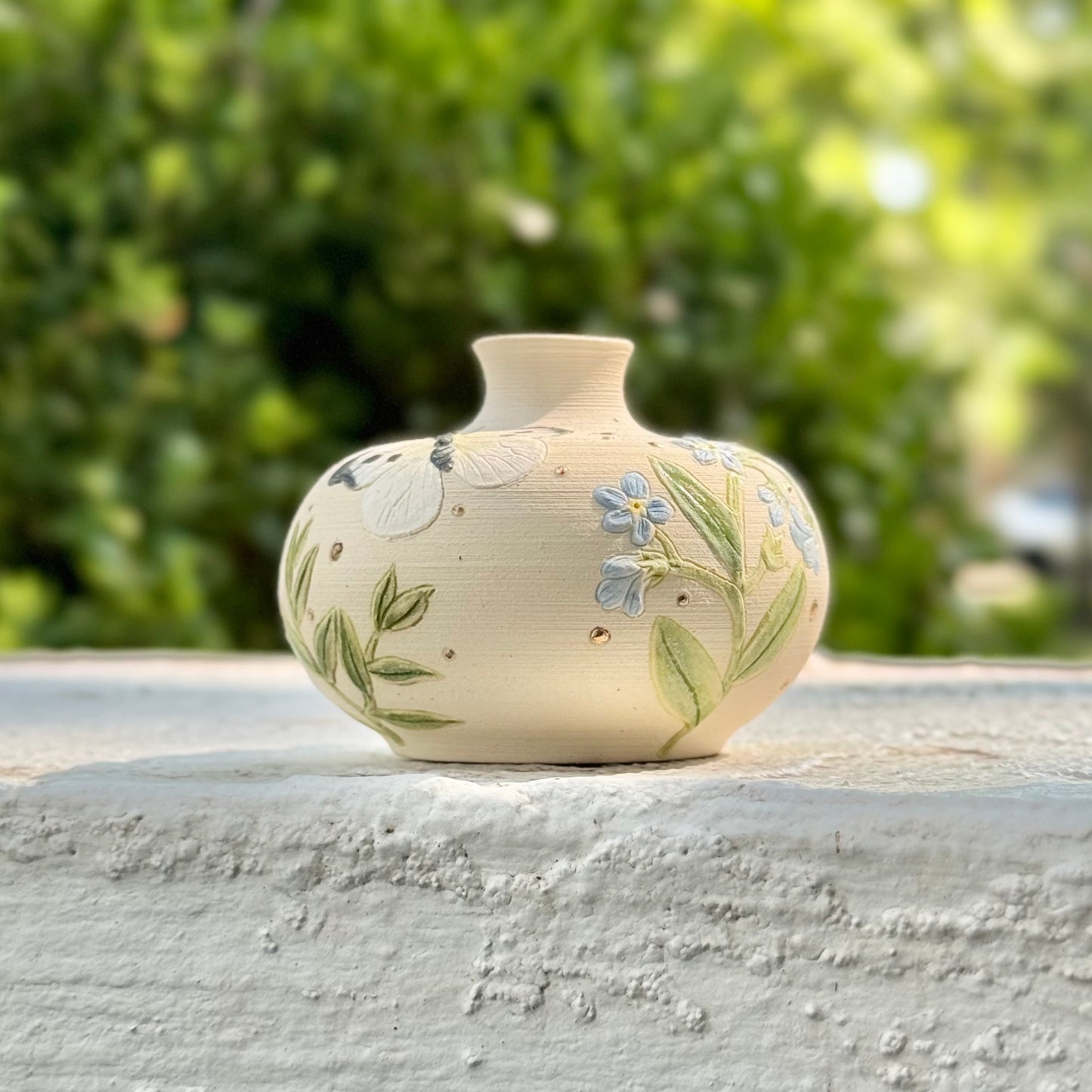 Botanical Vase: Forget-me-not & Cabbage White #4106