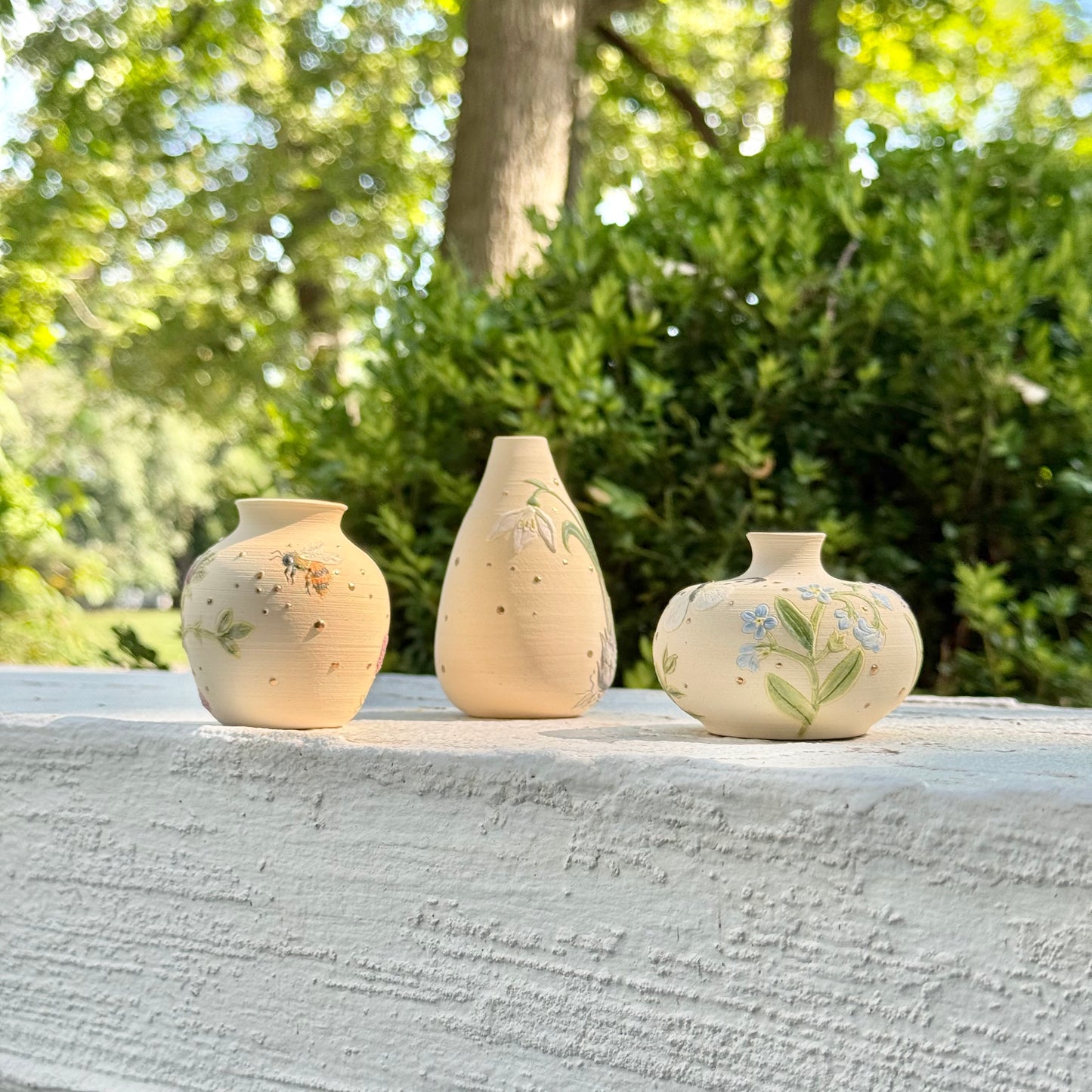 Botanical Vase: Forget-me-not & Cabbage White #4106