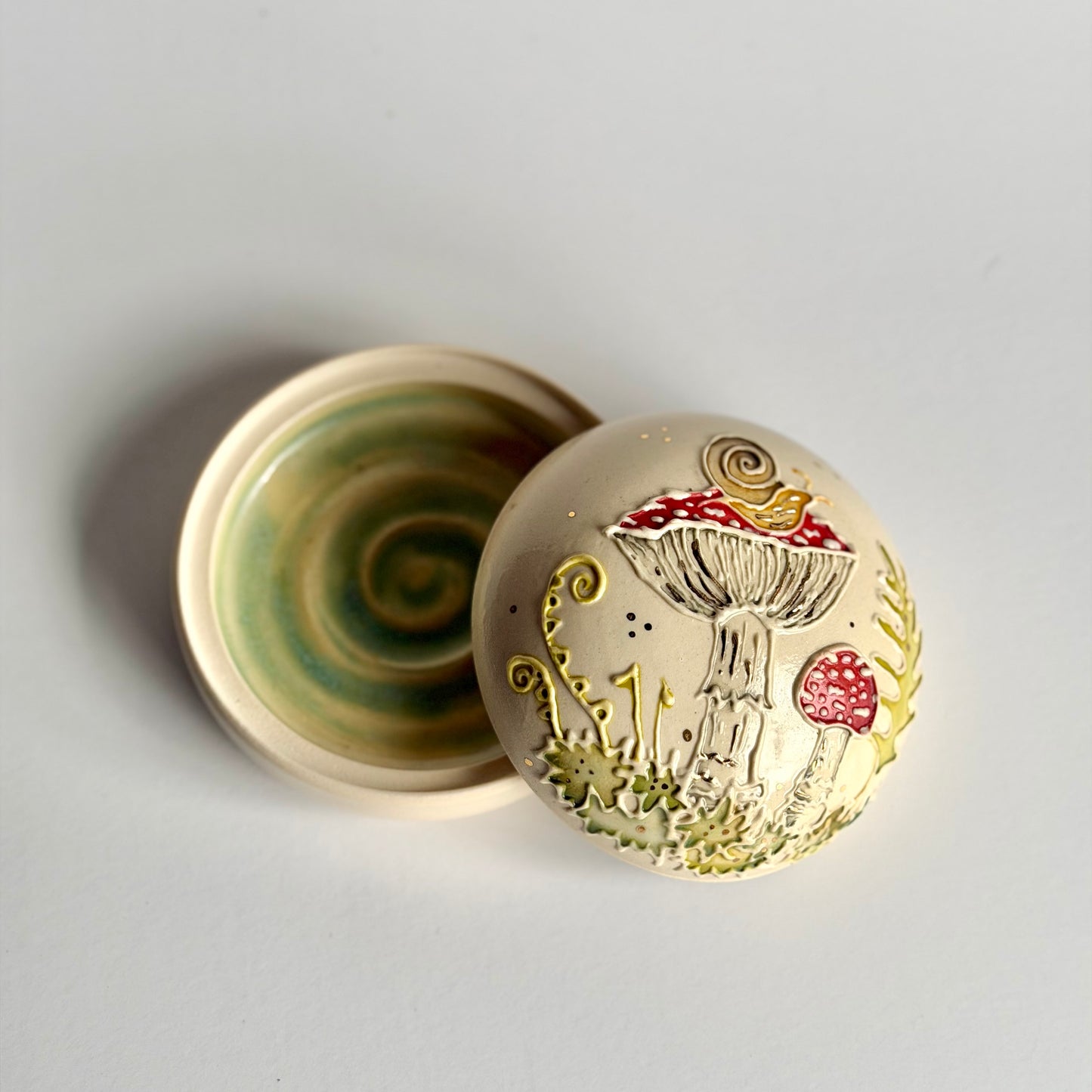 Trinket Box: Mushroom & Fern with Gold Accents #4159